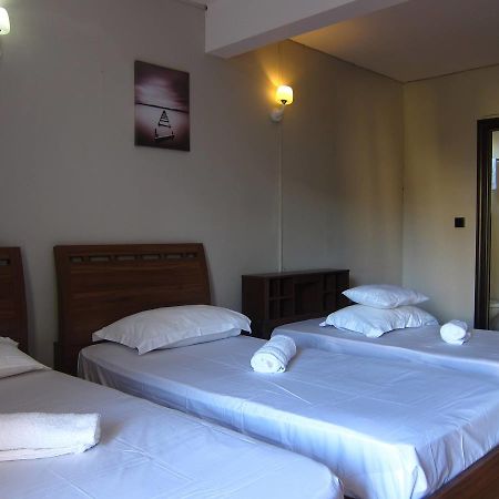 West Palm Inn Flic-en-Flacq 外观 照片
