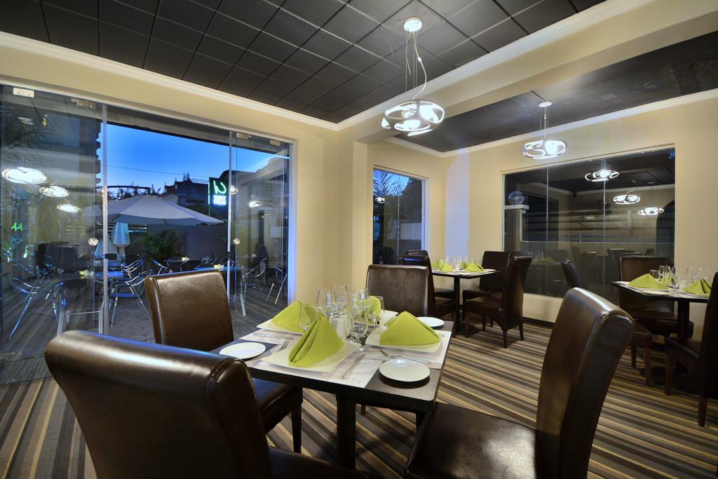 West Palm Inn Flic-en-Flacq 外观 照片