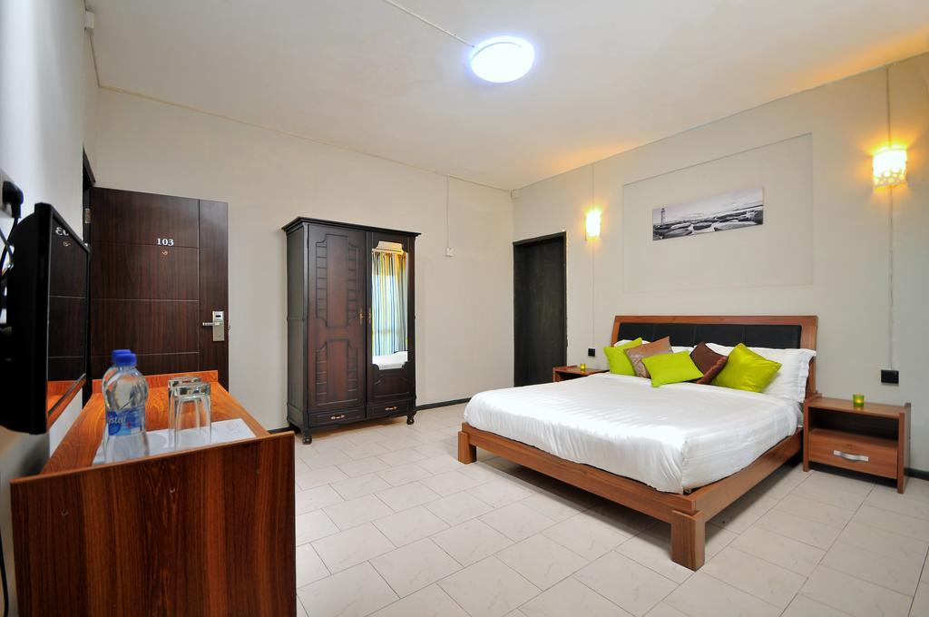 West Palm Inn Flic-en-Flacq 外观 照片