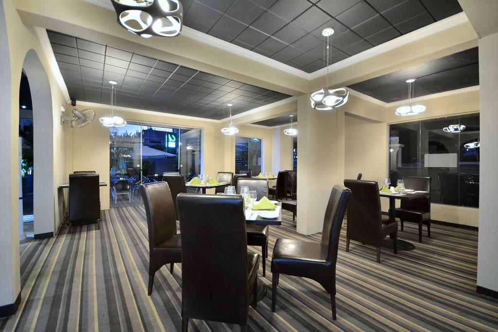 West Palm Inn Flic-en-Flacq 外观 照片