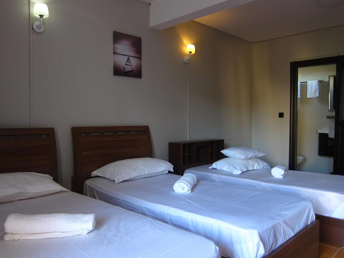 West Palm Inn Flic-en-Flacq 外观 照片