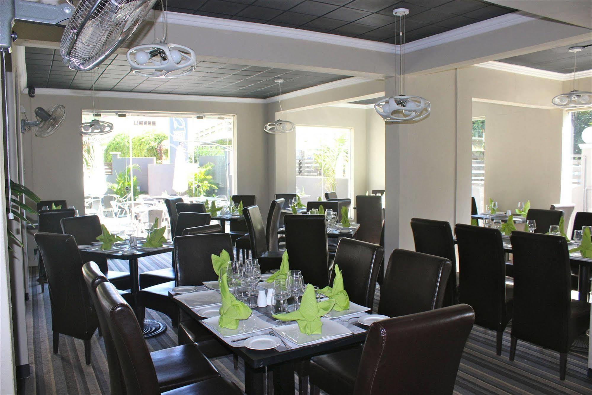 West Palm Inn Flic-en-Flacq 外观 照片