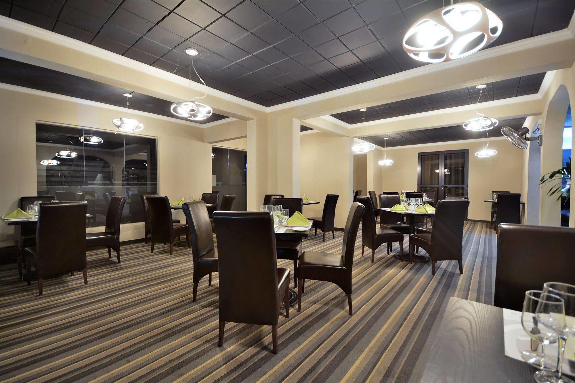 West Palm Inn Flic-en-Flacq 外观 照片