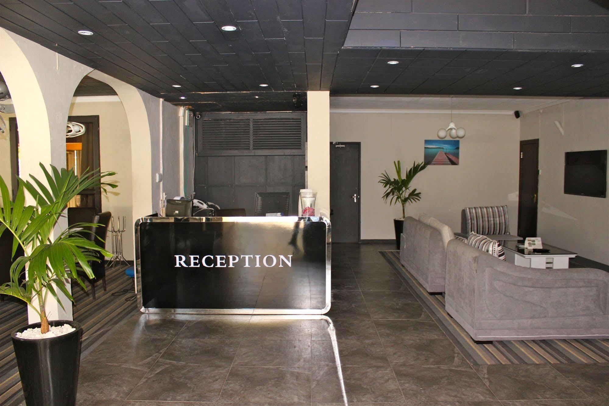 West Palm Inn Flic-en-Flacq 外观 照片