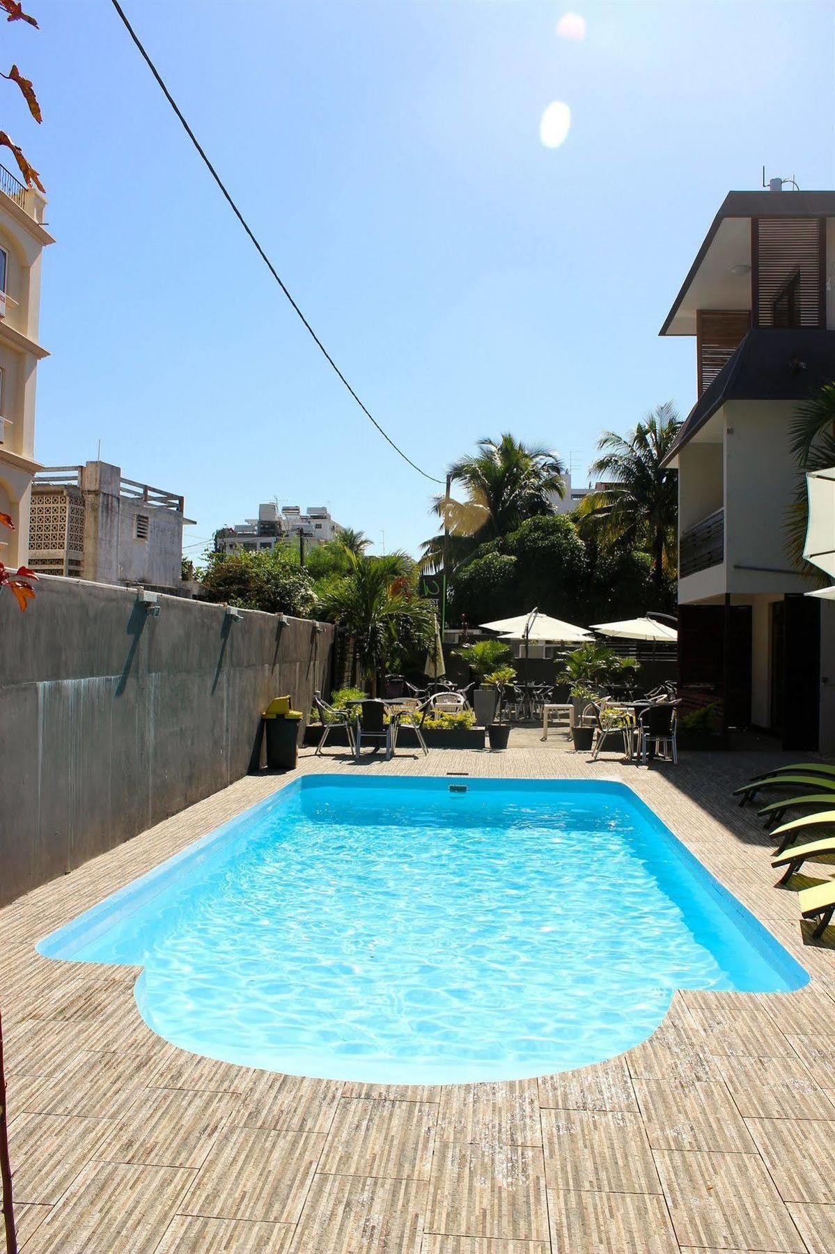 West Palm Inn Flic-en-Flacq 外观 照片
