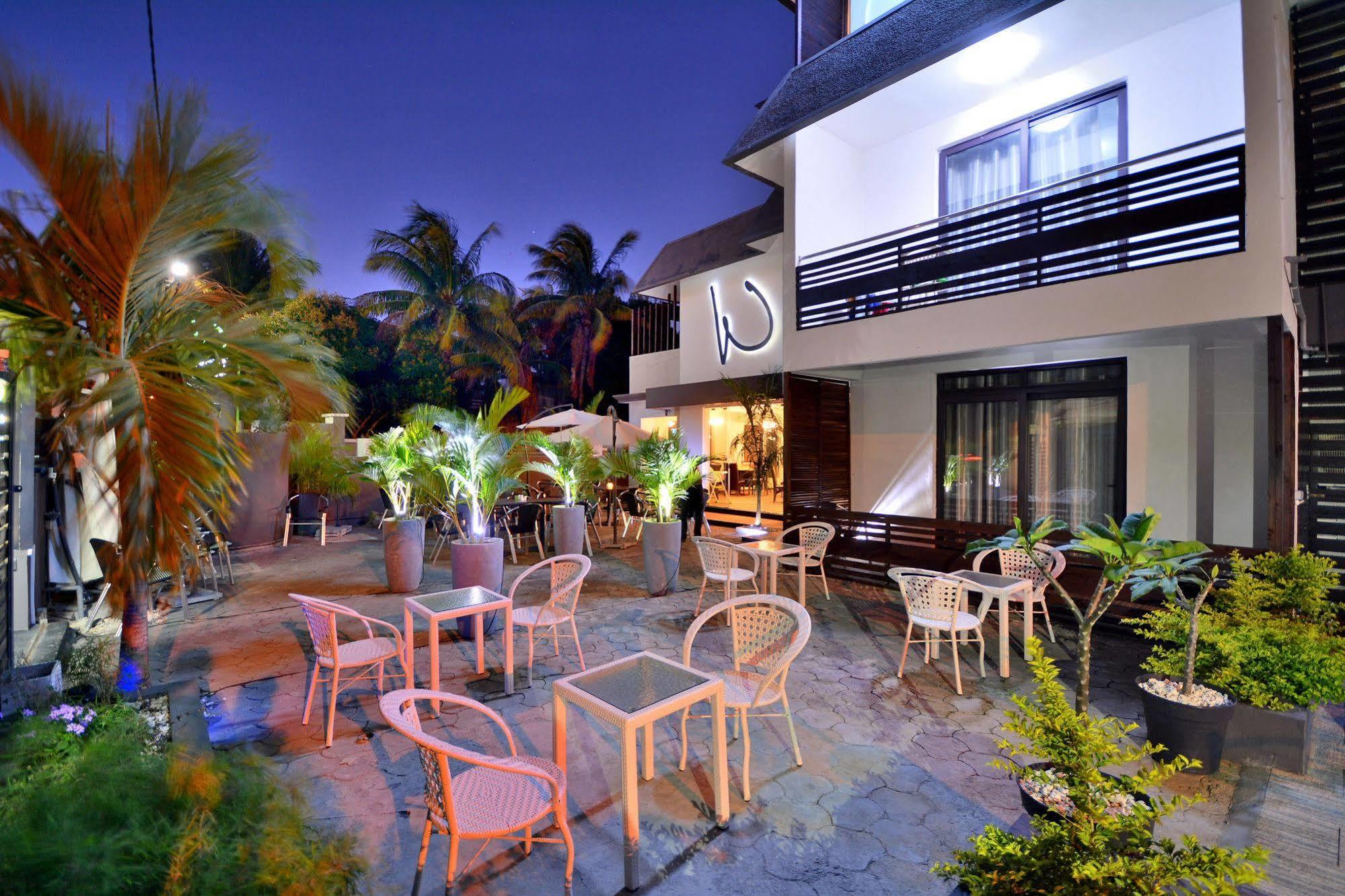 West Palm Inn Flic-en-Flacq 外观 照片