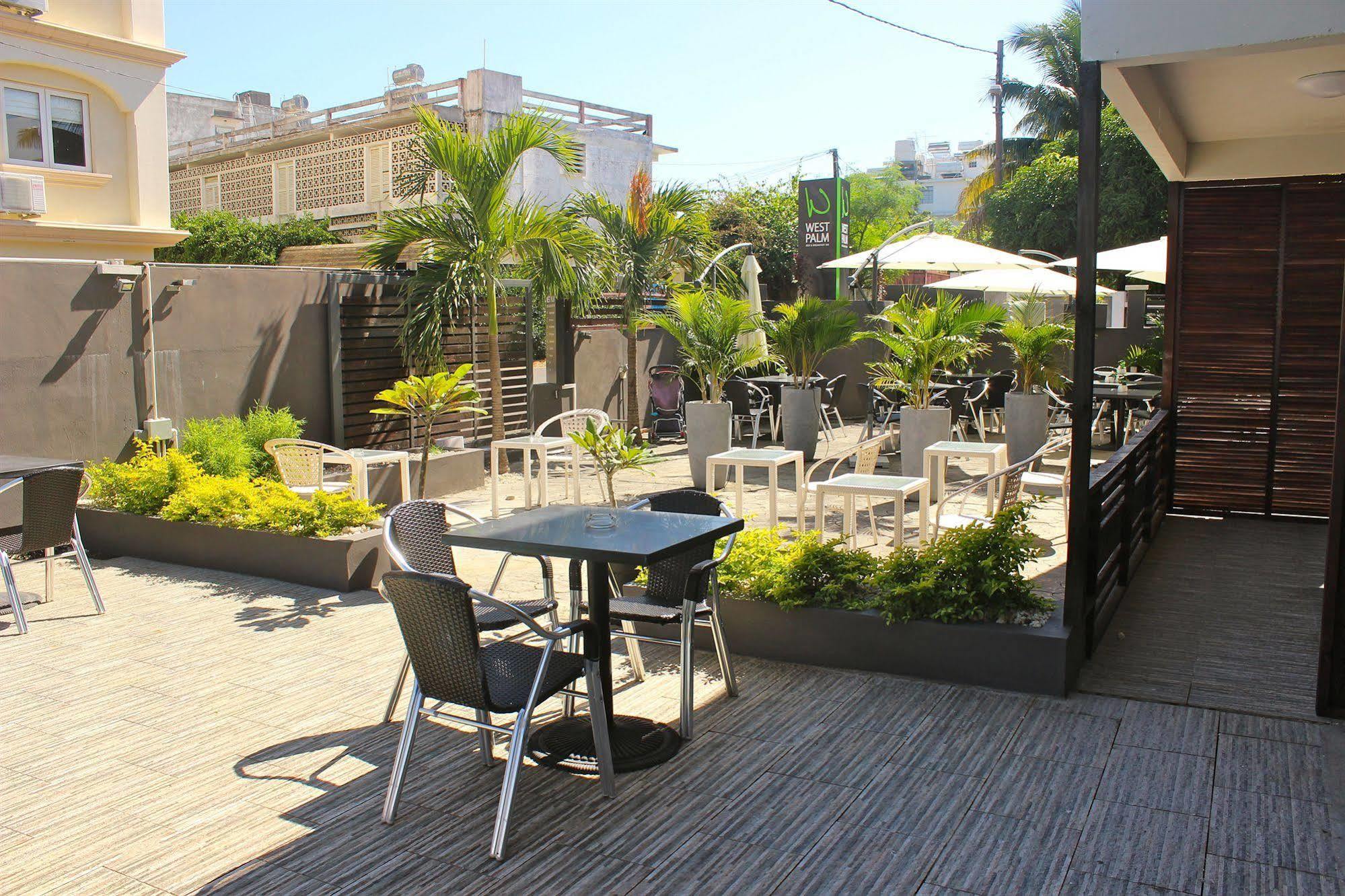 West Palm Inn Flic-en-Flacq 外观 照片