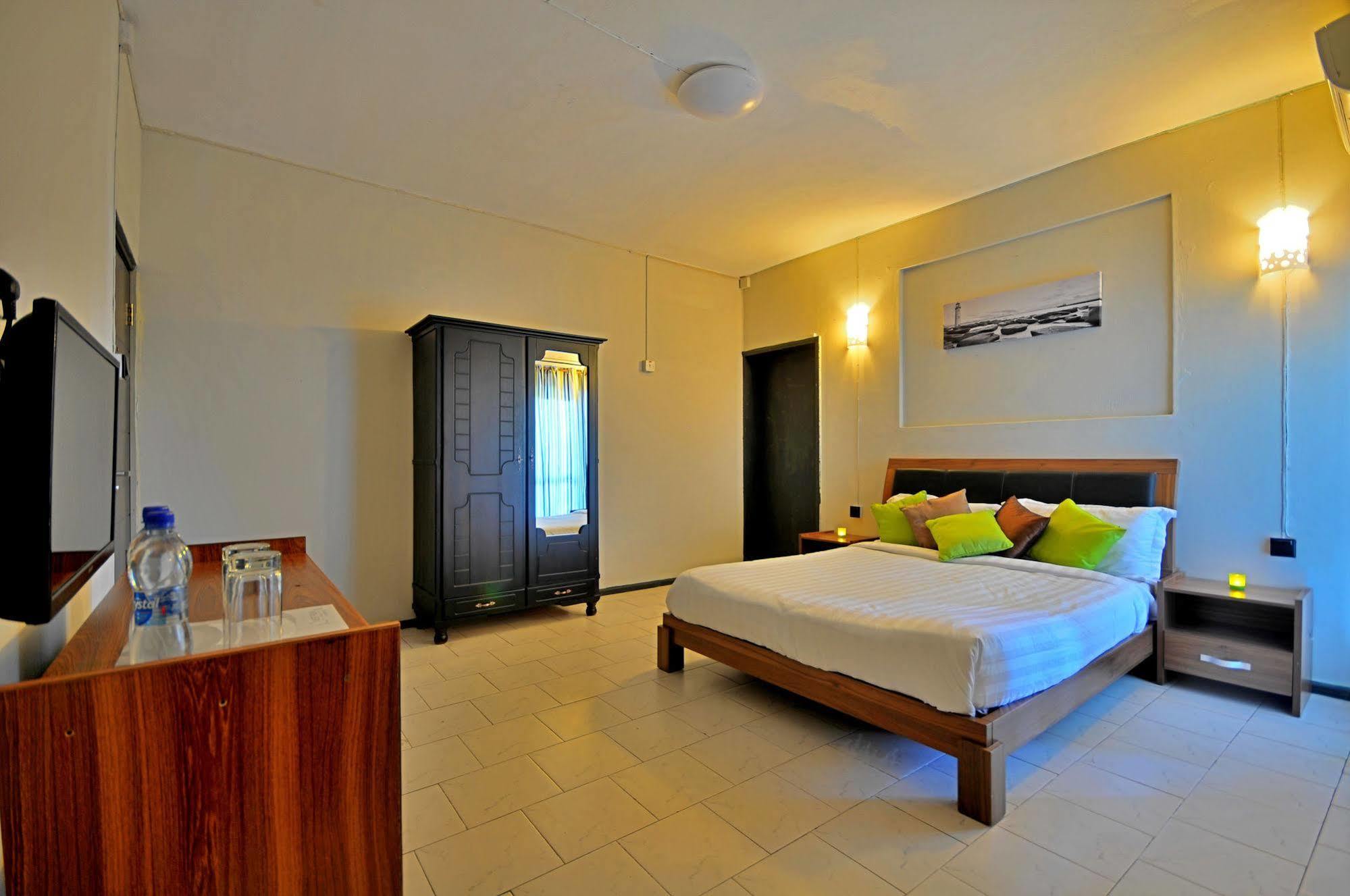 West Palm Inn Flic-en-Flacq 外观 照片